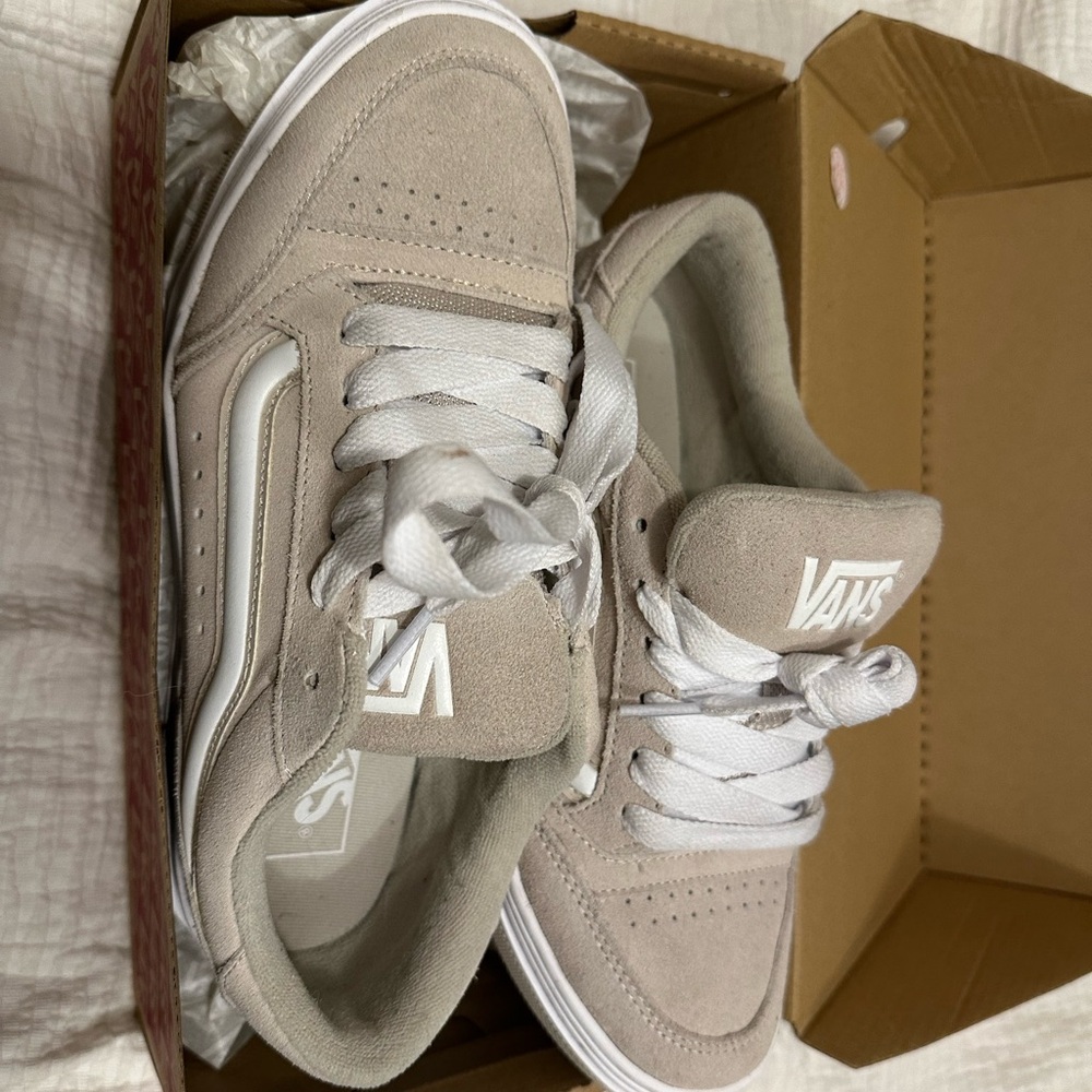 Vans Unisex Tan Sneakers (women 8)